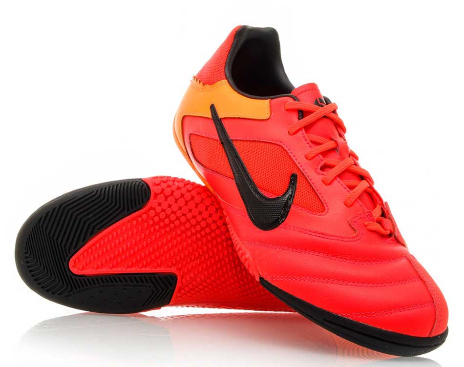 Top 3 Best Indoor Soccer Shoes in the World