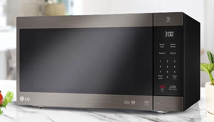 LG NeoChef Countertop Microwave with Smart Inverter